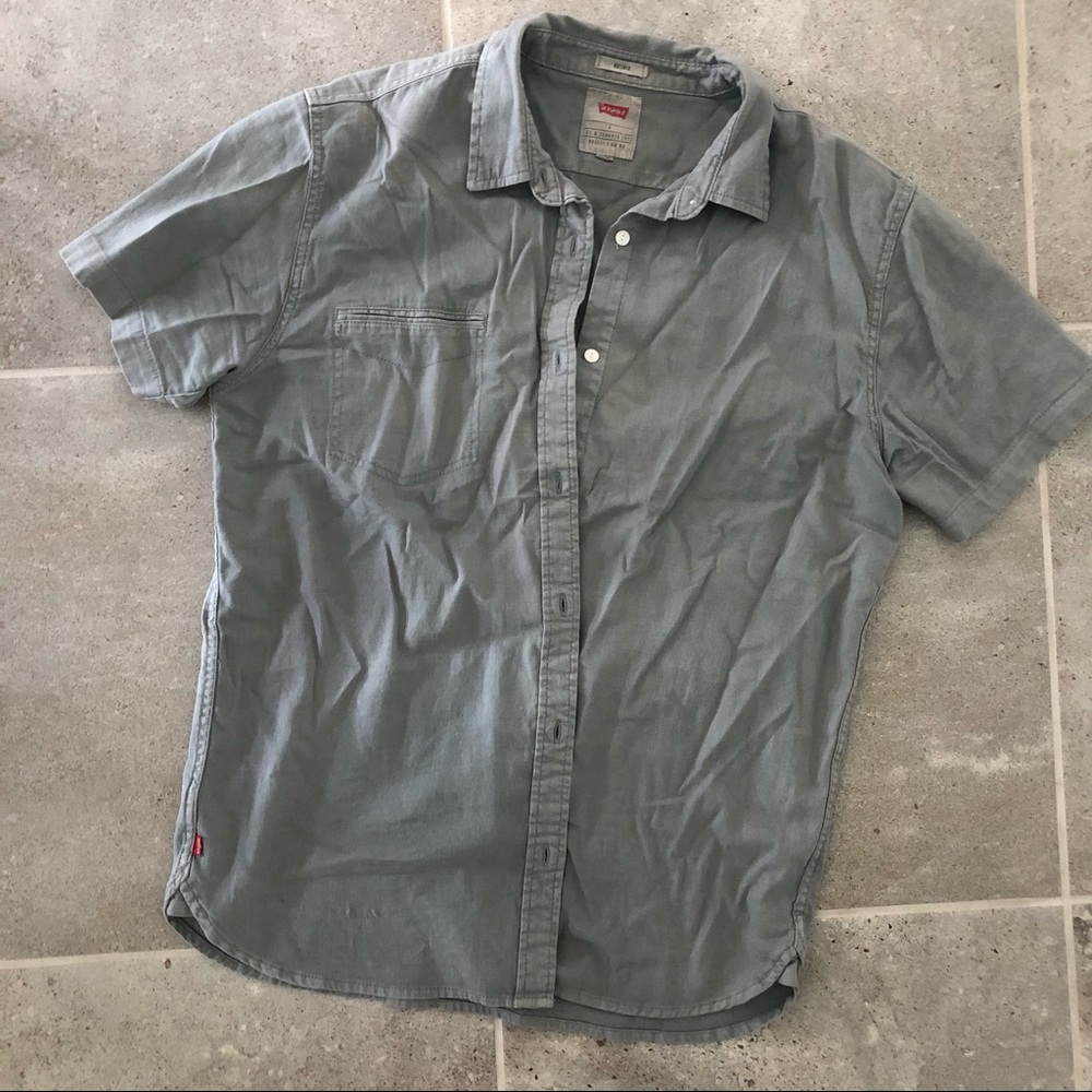 🎉5/$25🎉 Men’s Levi’s grey shirt